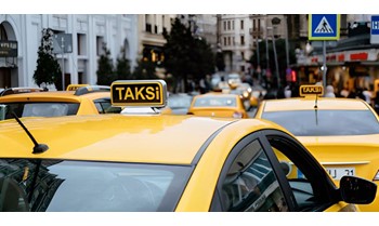 Oto Taksi: 2000 Yılından Beri Güvenilir Otomobil Hizmetleri Sunuyor